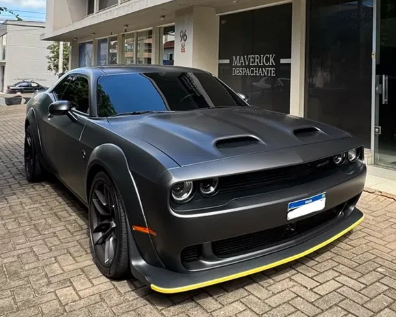 Dodge Challenger emplacado